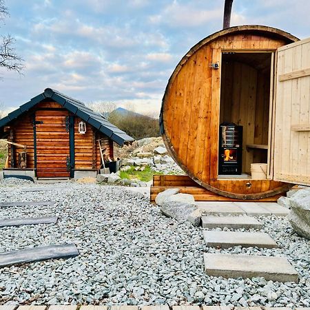 דירות Turany Tiny House With Mountain Views מראה חיצוני תמונה