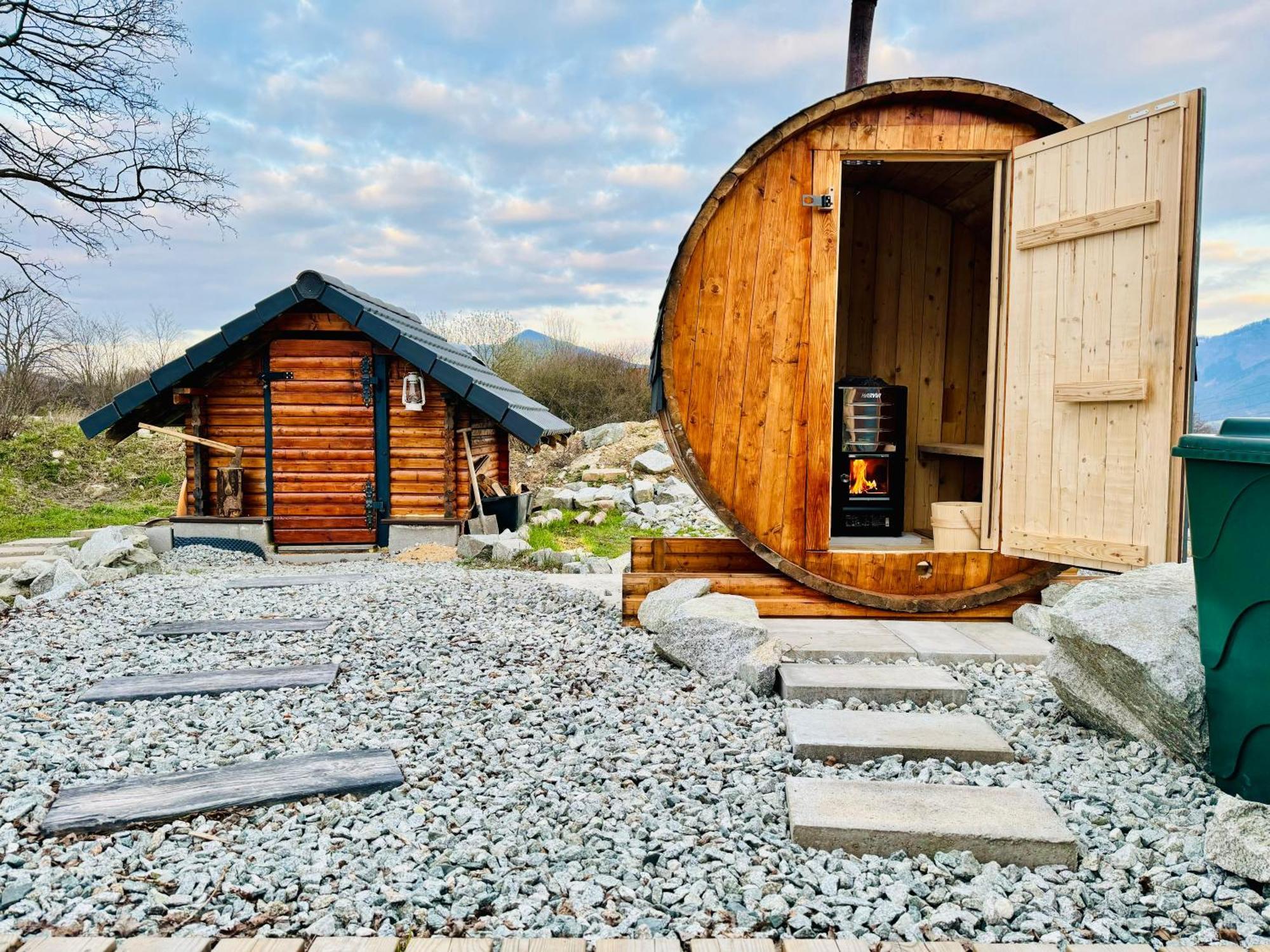 דירות Turany Tiny House With Mountain Views מראה חיצוני תמונה