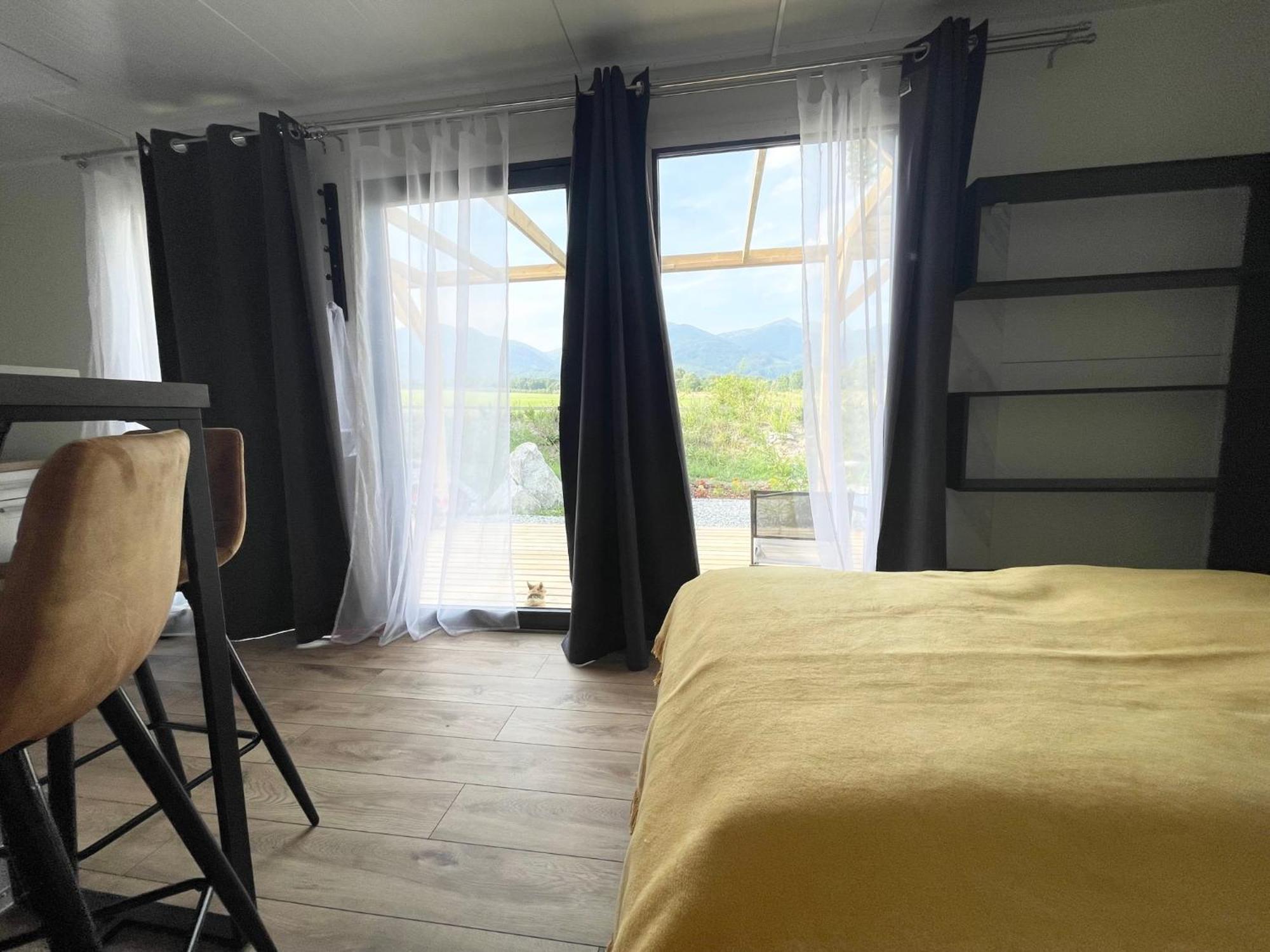 דירות Turany Tiny House With Mountain Views מראה חיצוני תמונה