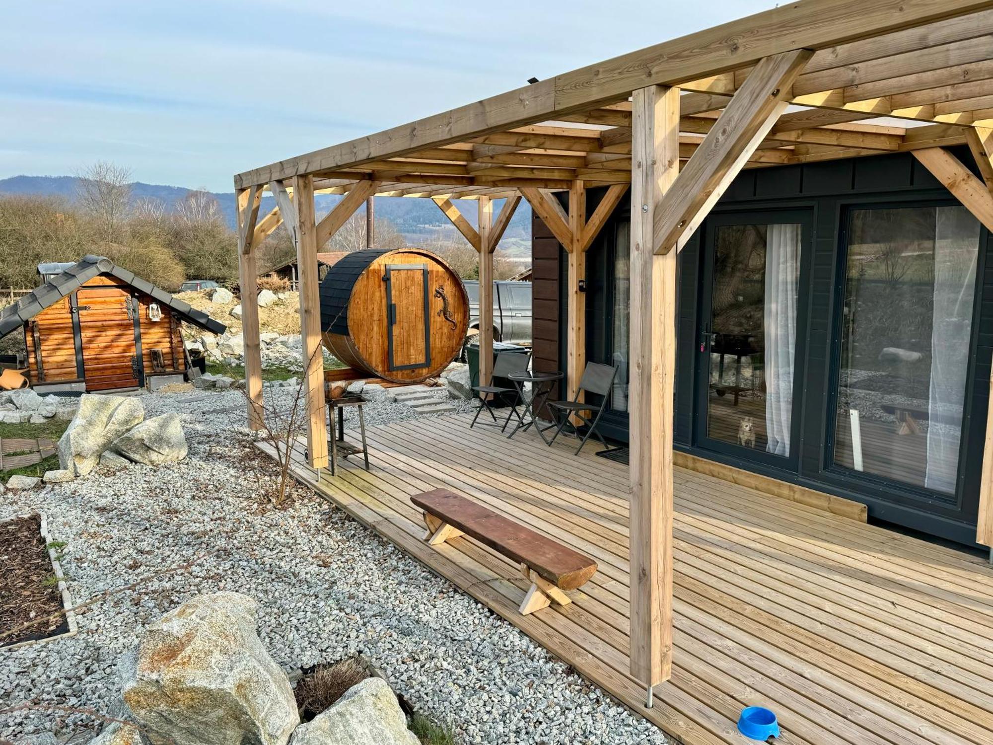 דירות Turany Tiny House With Mountain Views מראה חיצוני תמונה